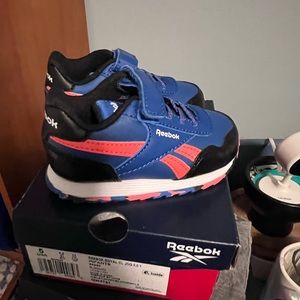 Brand new reebok size 5 toddler